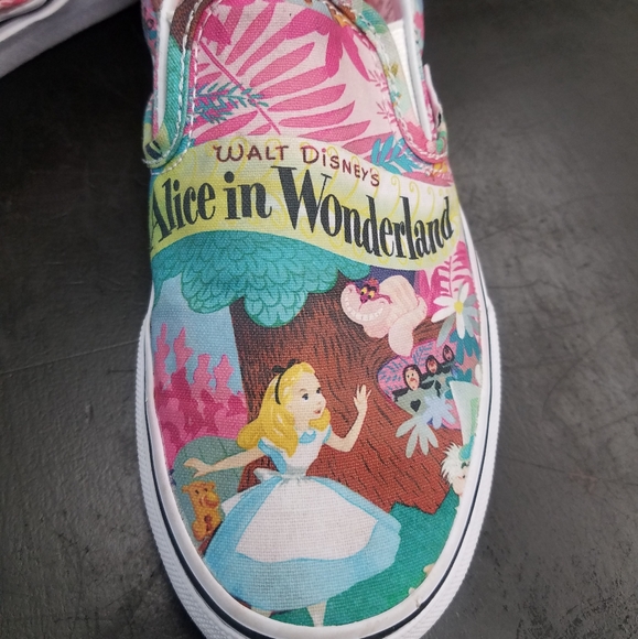 **SOLD***VAN'S Disney Alice in Wonderland (5.5) - Picture 2 of 8